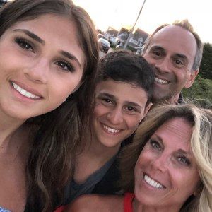 Meet your Posher, Laurie